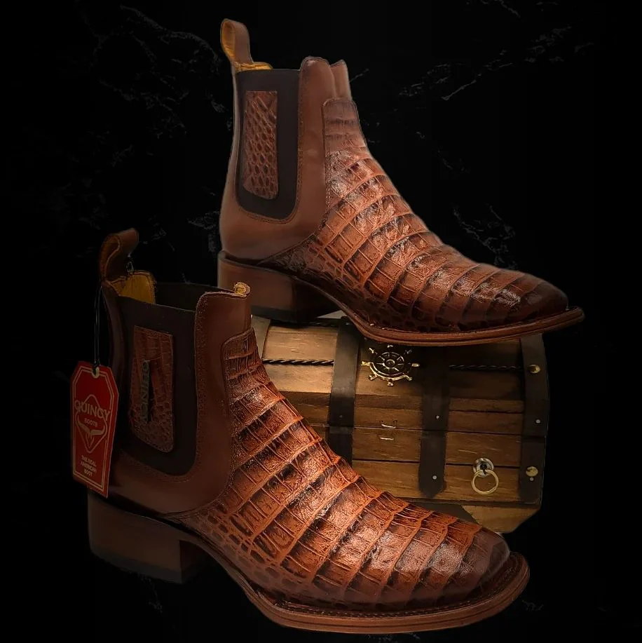 Botin de Cocodrilo Grabado Nuca con Punta Cuadrada Color Cognac Q82B8203 - Imagen 5