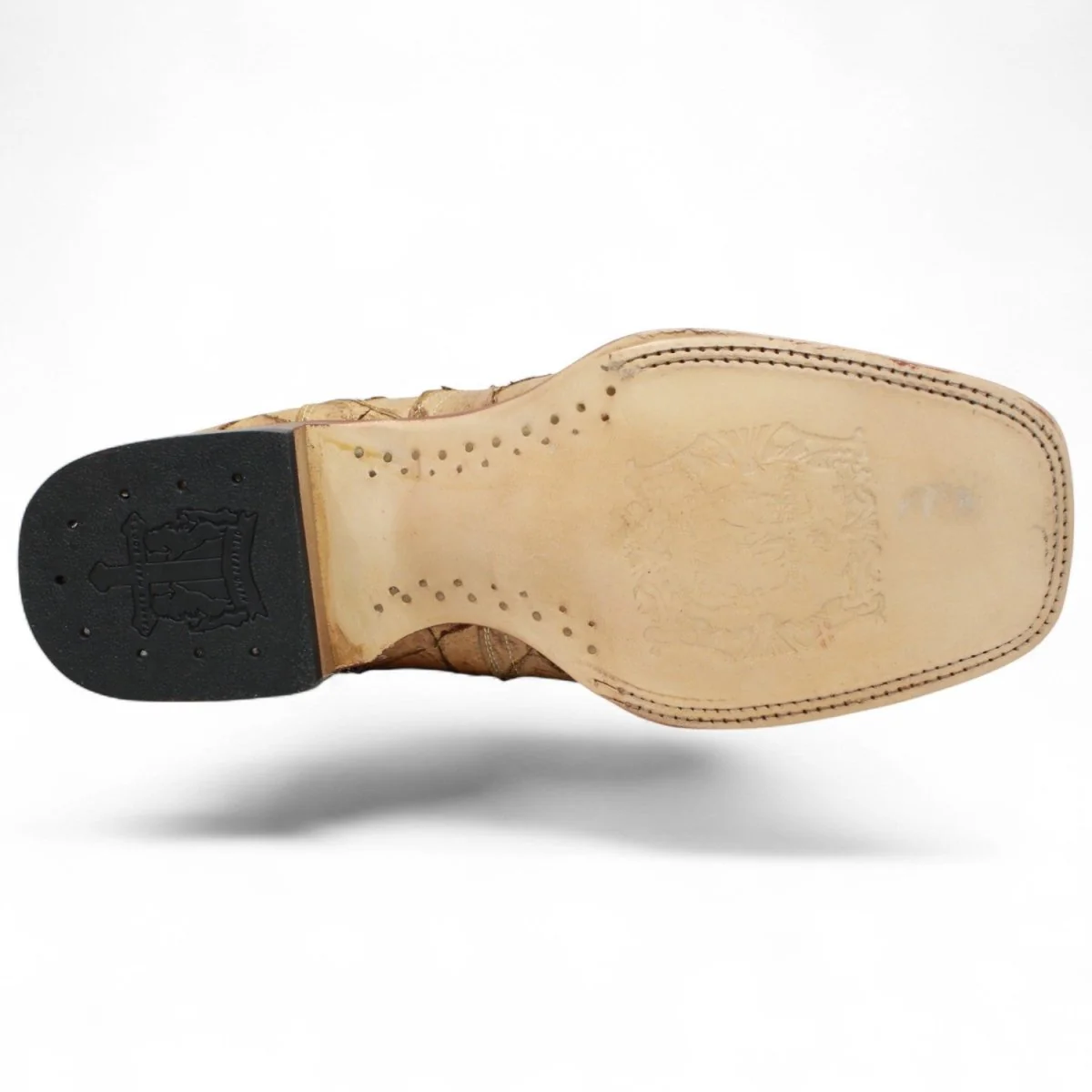 Botines de Cuero Pirarucu Grabado Punta Cuadrada Color Arena Hombre -Tanner Mark Boots - Imagen 9