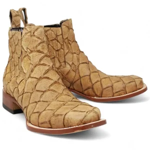 Botines de Cuero Pirarucu Grabado Punta Cuadrada Color Arena Hombre -Tanner Mark Boots