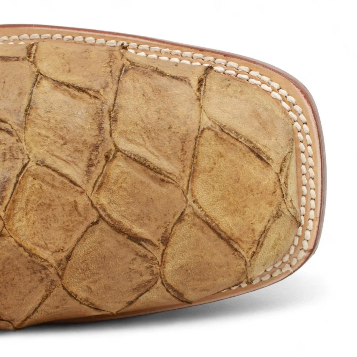 Botines de Cuero Pirarucu Grabado Punta Cuadrada Color Arena Hombre -Tanner Mark Boots - Imagen 8