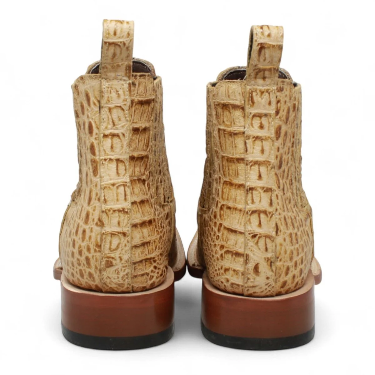 Botines Hombre de Cuero Grabadode Caiman Panza Punta Cuadrada Color Arena -Tanner Mark Boots - Imagen 6