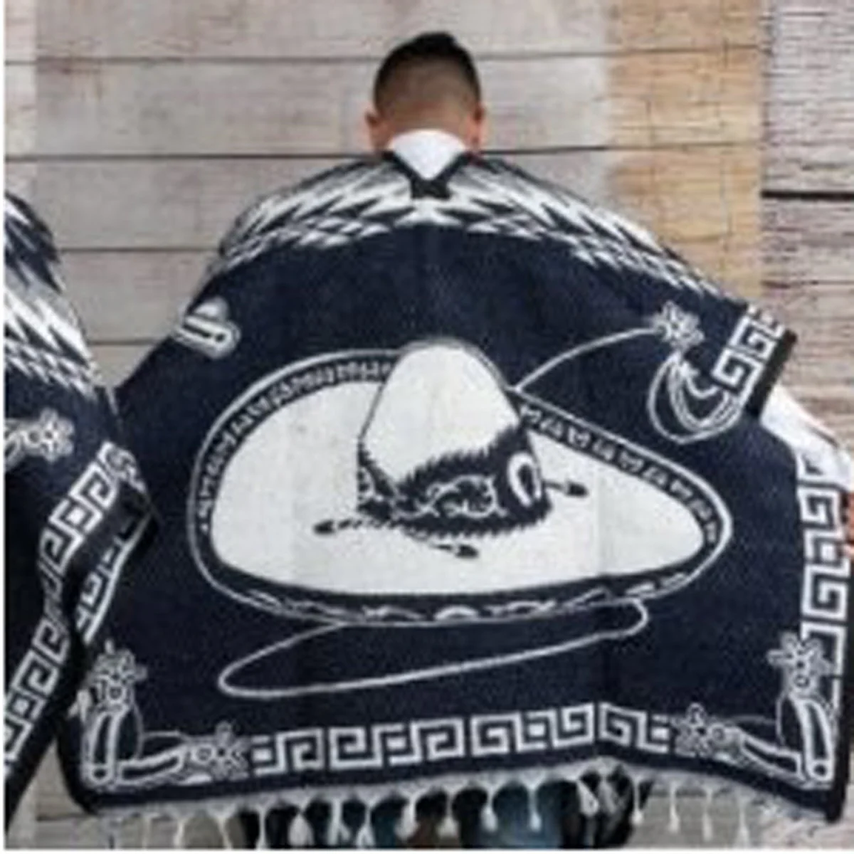 Poncho con Charro y Caballo Bordado Doble Vista Artesanal imp-73130 - Imagen 3