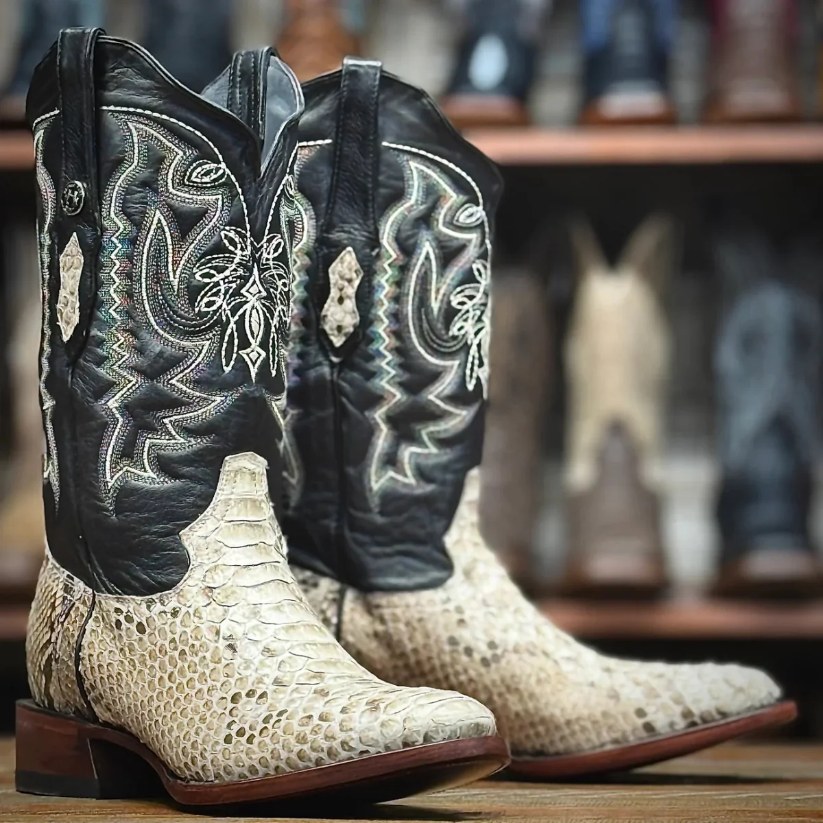 Tanner Mark Men's Genuine Python Skin Round Toe Boots - Natural - Imagen 2